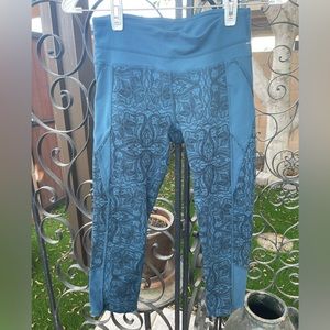 Athleta High Rise Tight Abstract Swirl Floral Print Capri Legging XS New